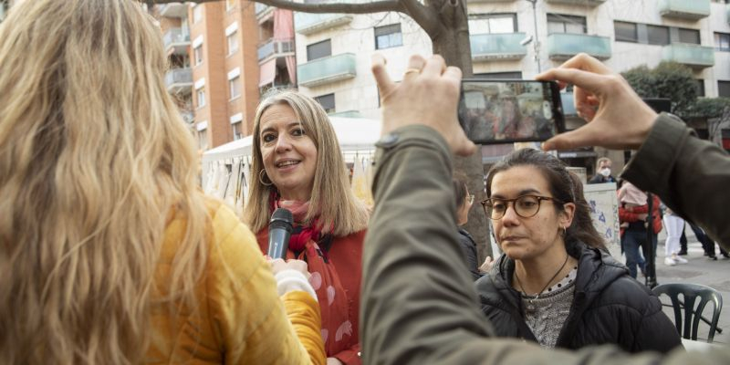 L'alcaldessa de Sant Cugat, Mireia ingla, a la Taula d'Escriptors del TOT Sant Cugat. FOTO: Raquel Pérez