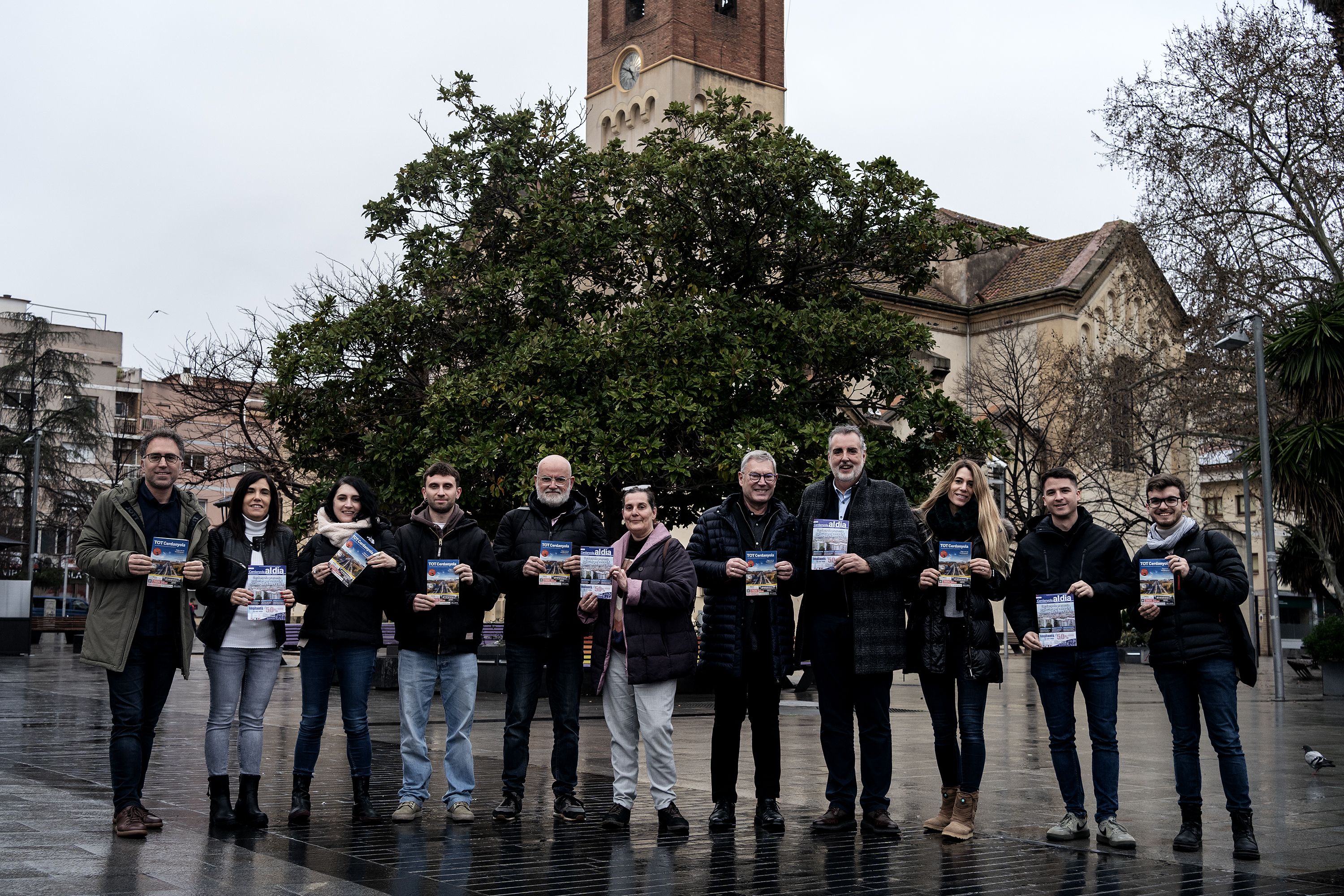 Equip de Cerdanyola al dia i TOT Cerdanyola en el moment de l'acord
